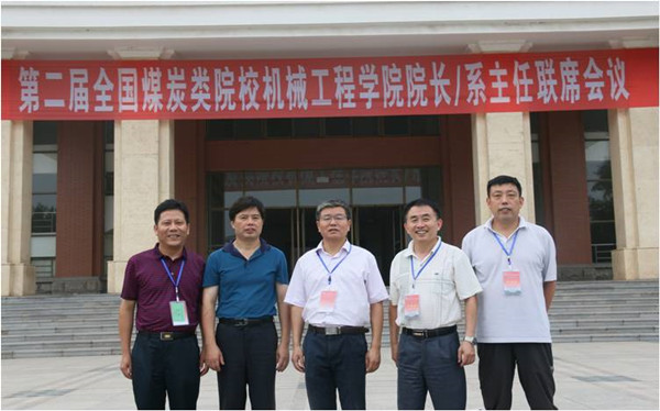 参会人员合影(摄影:工作人员)